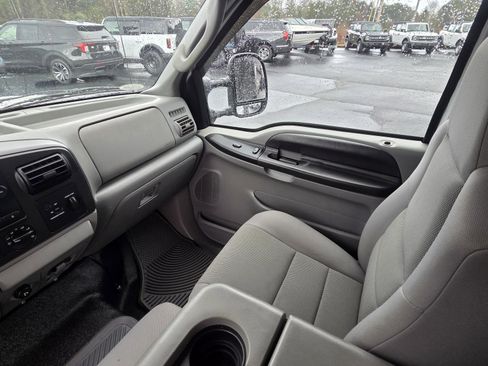 Used 2006 Ford F350 XL image 13