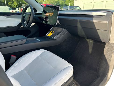 Used 2026 Tesla Model Y AWD image 32