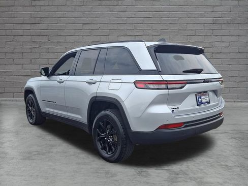Used 2024 Jeep Grand Cherokee Altitude AWD/4WD image 8