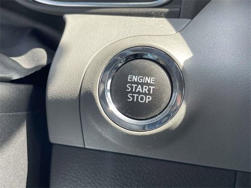 Used 2020 Toyota Avalon Limited image 23