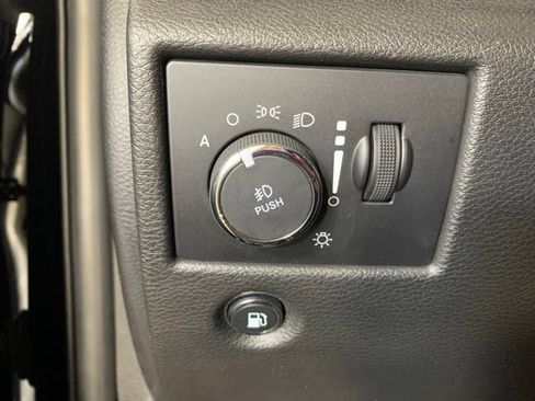 Used 2021 Jeep Grand Cherokee Laredo X AWD/4WD image 24