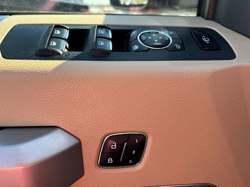 Used 2019 Ford F250 Lariat w/ Chrome Package image 27