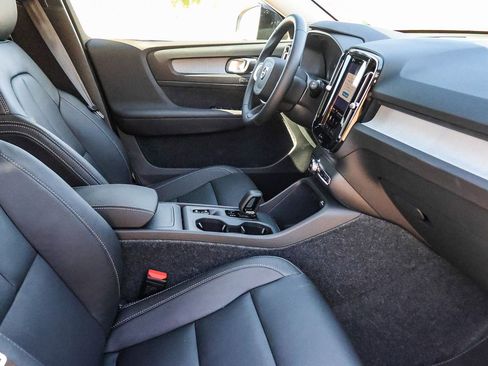 New 2026 Volvo XC40 B5 Core image 18