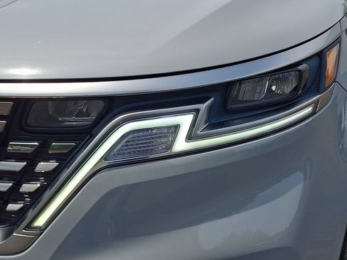 Certified 2024 Kia Carnival SX FWD image 9