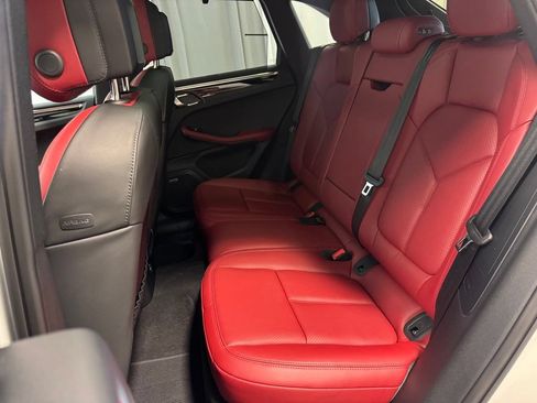 Used 2025 Porsche Macan w/ Premium Package Plus AWD/4WD image 8