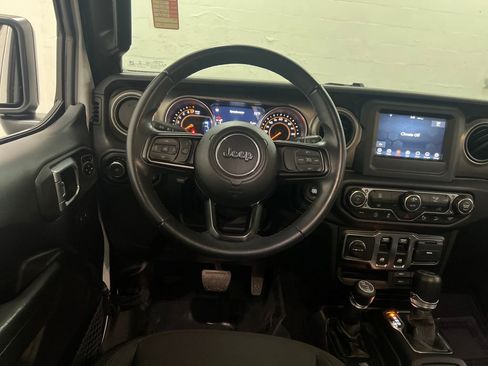 Used 2019 Jeep Wrangler Sport image 13