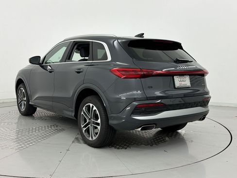 Certified 2025 Audi Q5 Premium w/ Convenience Package AWD/4WD image 3