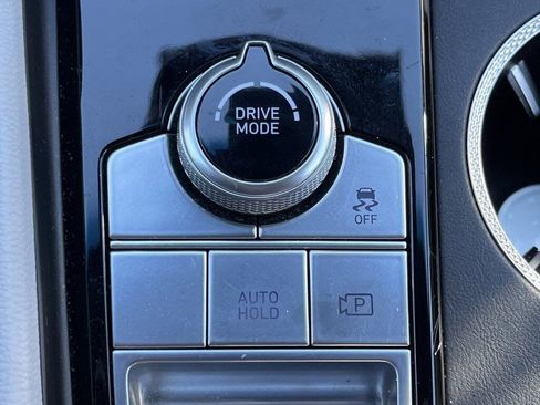 Used 2025 Genesis G70 2.5T image 7