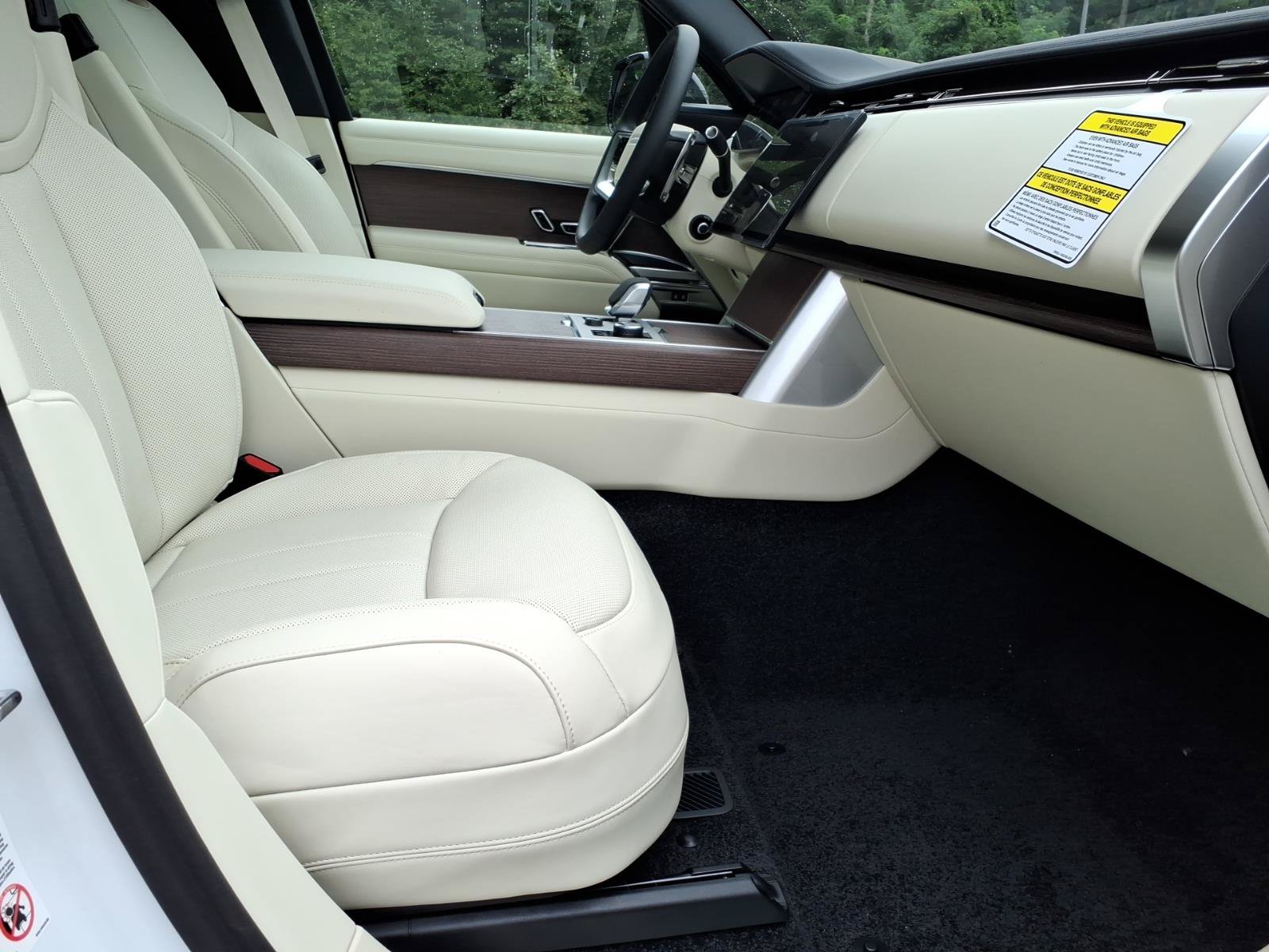 New 2027 Land Rover Range Rover Long Wheelbase SE AWD/4WD image 3
