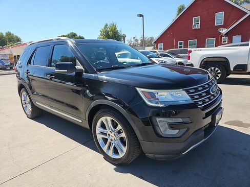 Used 2017 Ford Explorer XLT w/ Equipment Group 202A FWD image 2