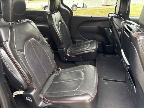 Used 2020 Chrysler Pacifica Limited FWD image 14
