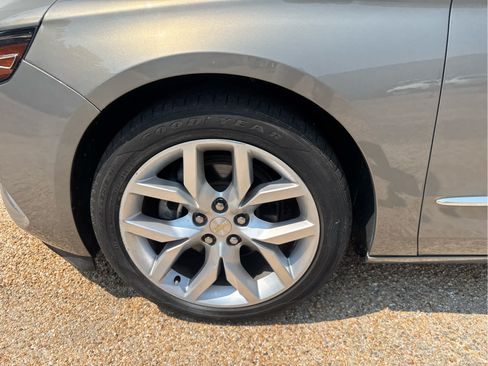 Used 2017 Chevrolet Impala Premier FWD image 12