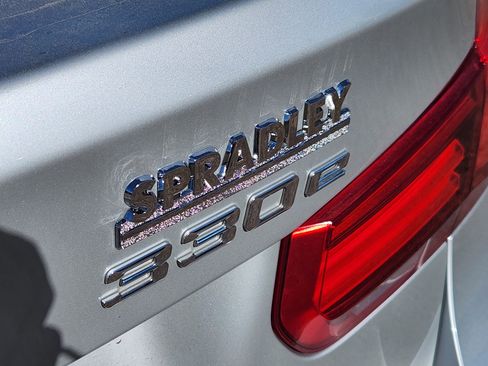 Used 2018 BMW 330e image 11