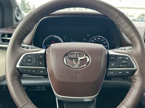 Certified 2023 Toyota Sienna Platinum image 26