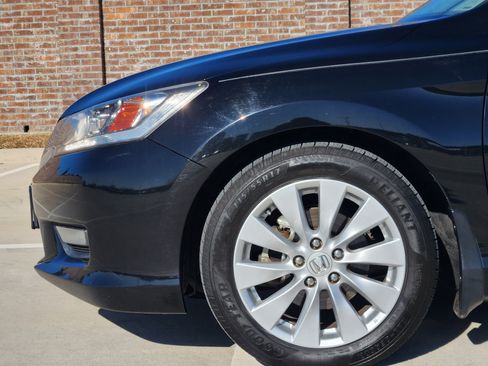 Used 2015 Honda Accord Touring image 10
