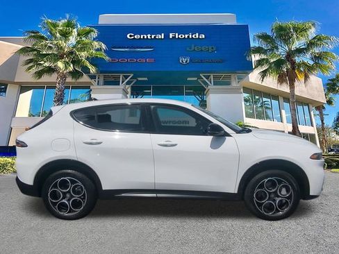 Used 2025 Alfa Romeo Tonale w/ Premium Package AWD/4WD image 4