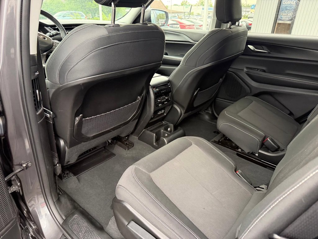 Used 2023 Jeep Grand Cherokee L Laredo AWD/4WD image 17