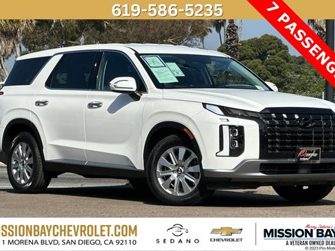 Used 2023 Hyundai Palisade SE image 1