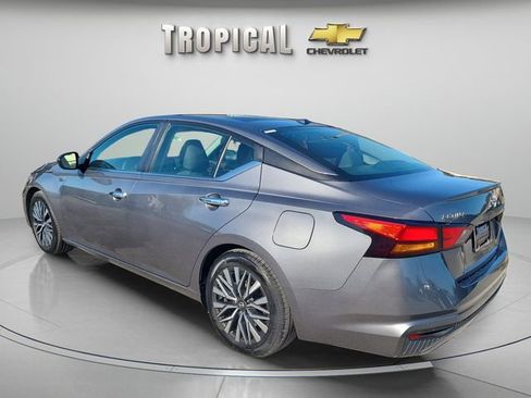Used 2024 Nissan Altima 2.5 SV image 3