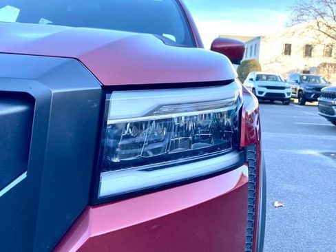 Used 2022 Nissan Frontier PRO-4X image 11