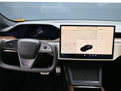 Used 2021 Tesla Model S Plaid image 11