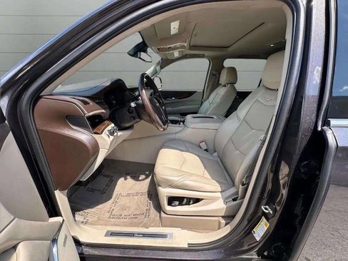 Used 2017 Cadillac Escalade Luxury image 9