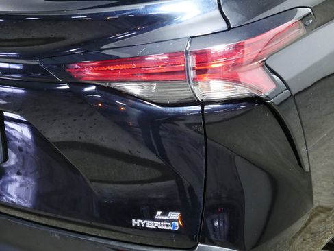 Used 2021 Toyota Sienna LE image 17