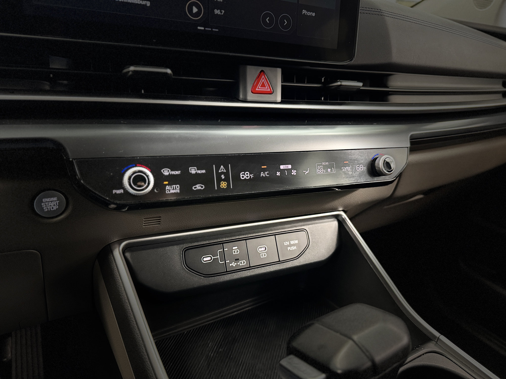 Used 2025 Kia Carnival FWD image 24