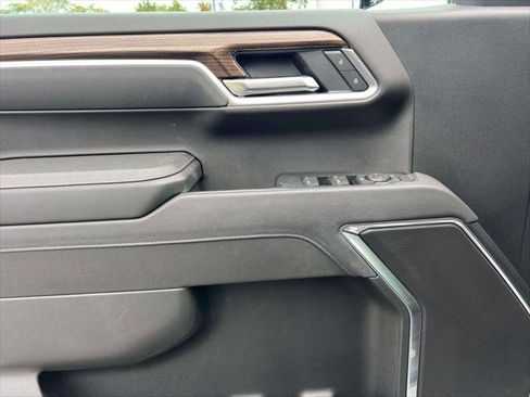 Used 2025 Chevrolet Silverado 1500 LT image 16