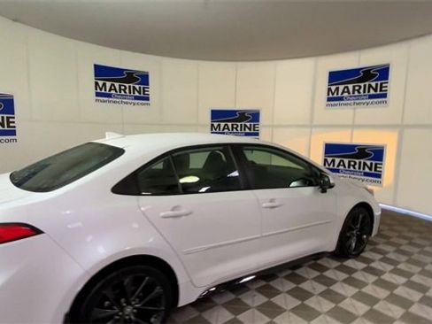 Used 2025 Toyota Corolla SE image 2