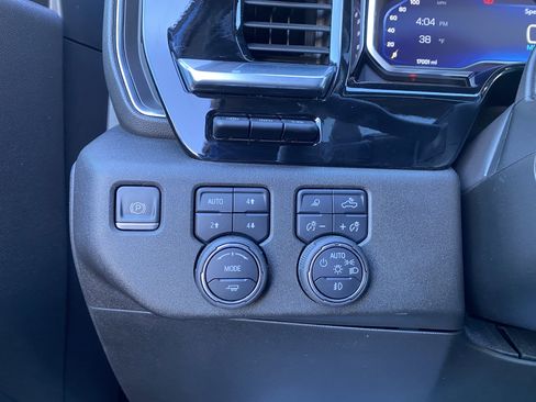 Used 2022 Chevrolet Silverado 1500 LTZ w/ LTZ Premium Package image 18