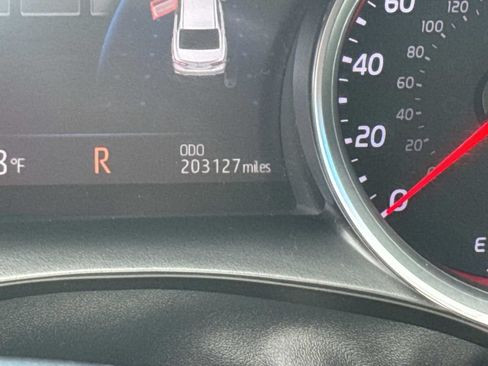 Used 2018 Toyota Camry XSE FWD image 3