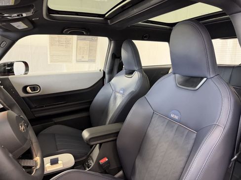 Certified 2025 MINI Cooper 2-Door Hardtop FWD image 10