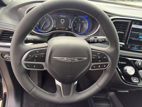 New 2026 Chrysler Pacifica Select FWD image 15
