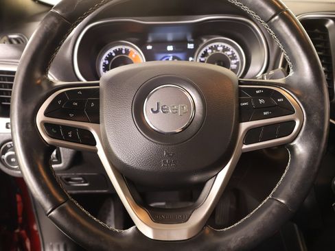 Used 2021 Jeep Cherokee Latitude Lux 80th Anniv w/ Quick Order Package 2YU 80th FWD image 3