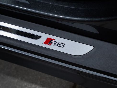 Used 2018 Audi R8 V10 RWD image 26