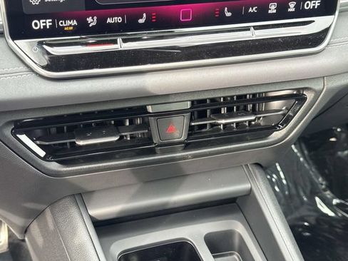 New 2026 Volkswagen Tiguan SE R-Line FWD image 24