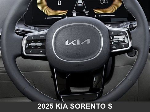 Used 2025 Kia Sorento S image 22