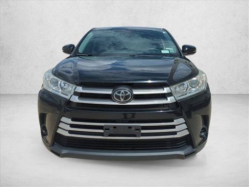 Used 2019 Toyota Highlander LE AWD/4WD image 2