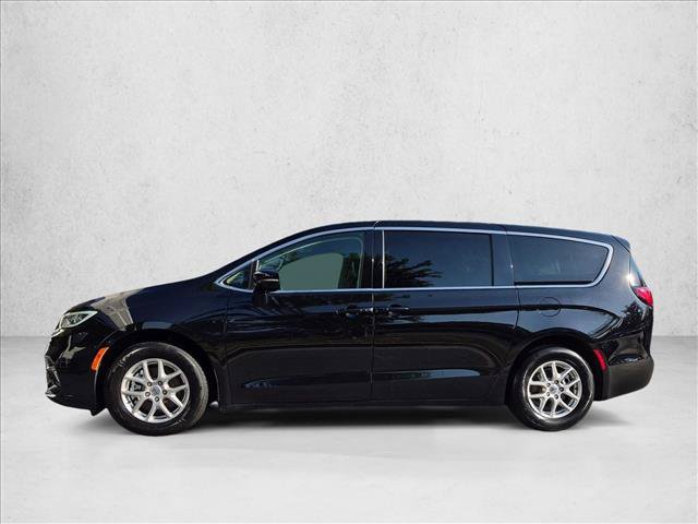Used 2024 Chrysler Pacifica Touring-L FWD image 9