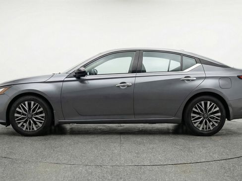 Used 2025 Nissan Altima 2.5 SV image 5