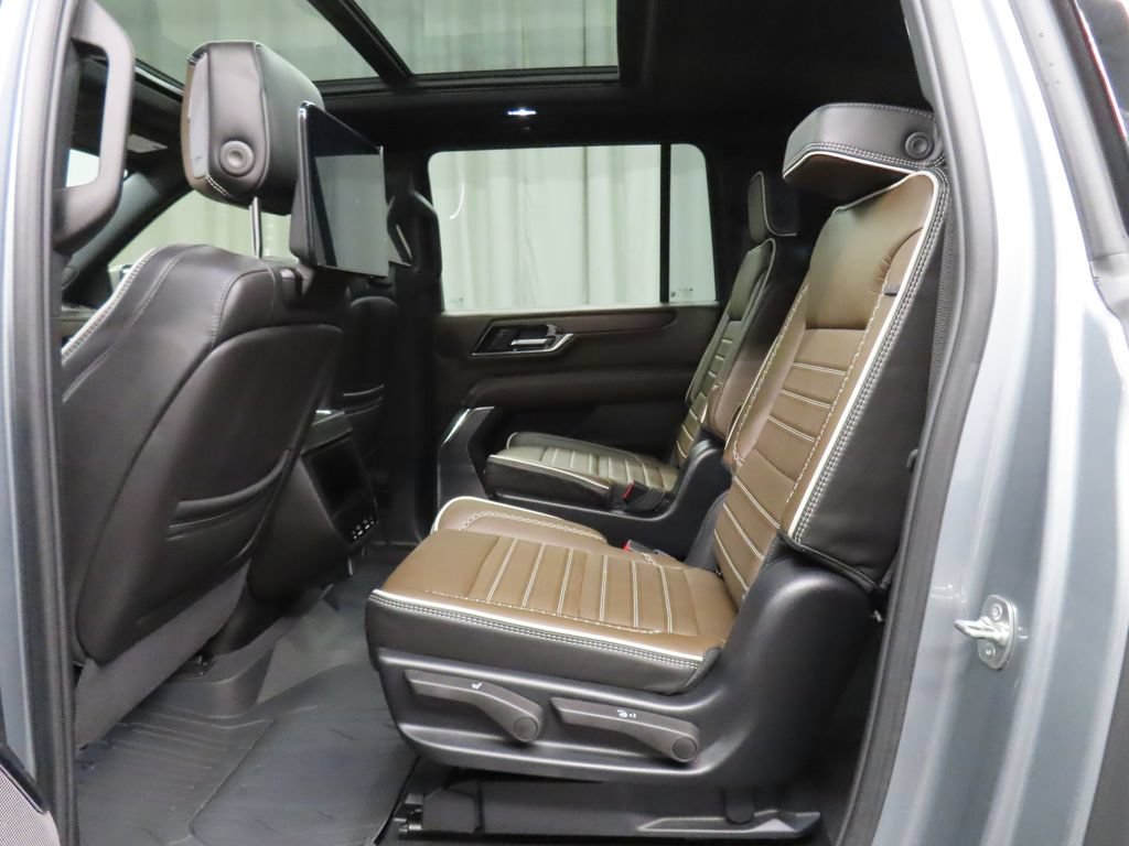 Used 2025 GMC Yukon XL Denali Ultimate AWD/4WD image 13