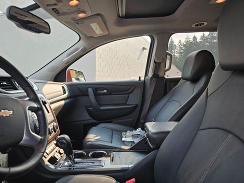 Used 2017 Chevrolet Traverse LT AWD/4WD image 25
