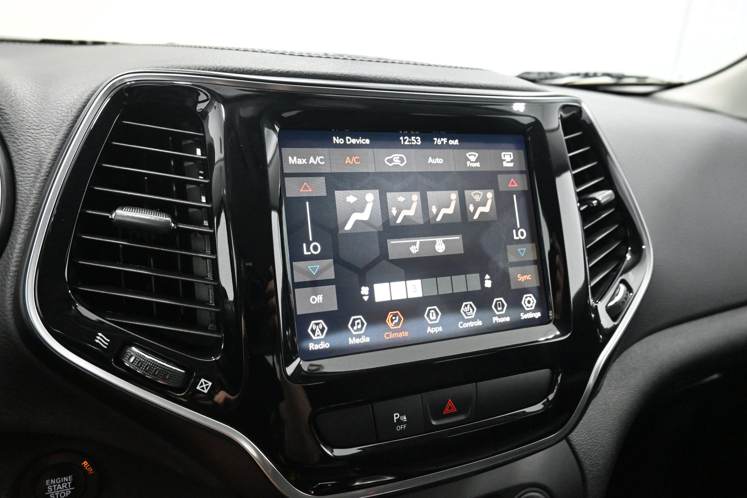 Used 2019 Jeep Cherokee Limited AWD/4WD image 13
