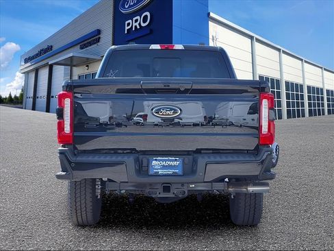 New 2026 Ford F250 Lariat w/ Black Appearance Package image 25