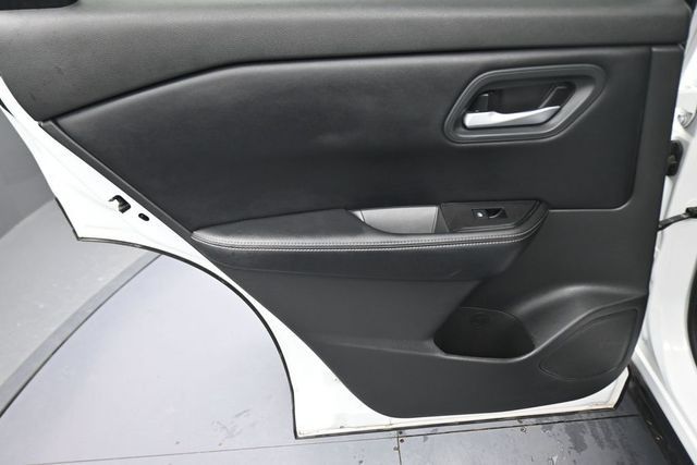 Used 2024 Nissan Rogue SV FWD image 18