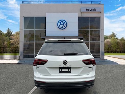 Certified 2022 Volkswagen Tiguan SE w/ Panoramic Sunroof Package image 5