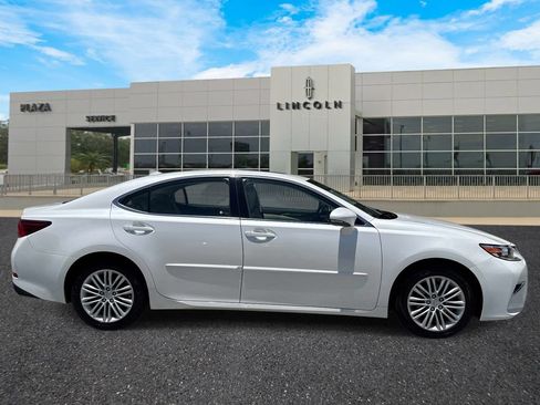 Used 2017 Lexus ES 350 w/ Premium Package FWD image 2