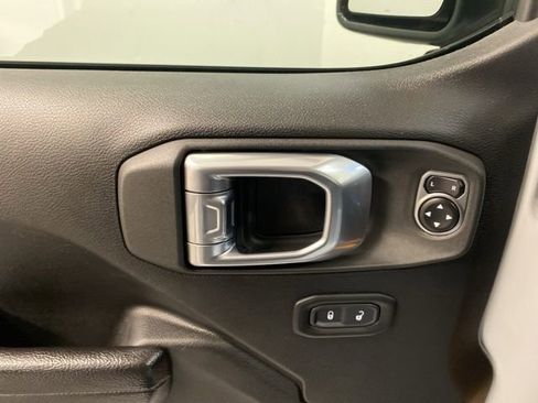 Used 2024 Jeep Wrangler Unlimited Rubicon 4xe w/ Safety Group AWD/4WD image 17