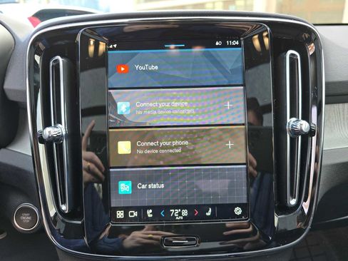 Certified 2025 Volvo XC40 B5 Core w/ Protection Package Premier image 25